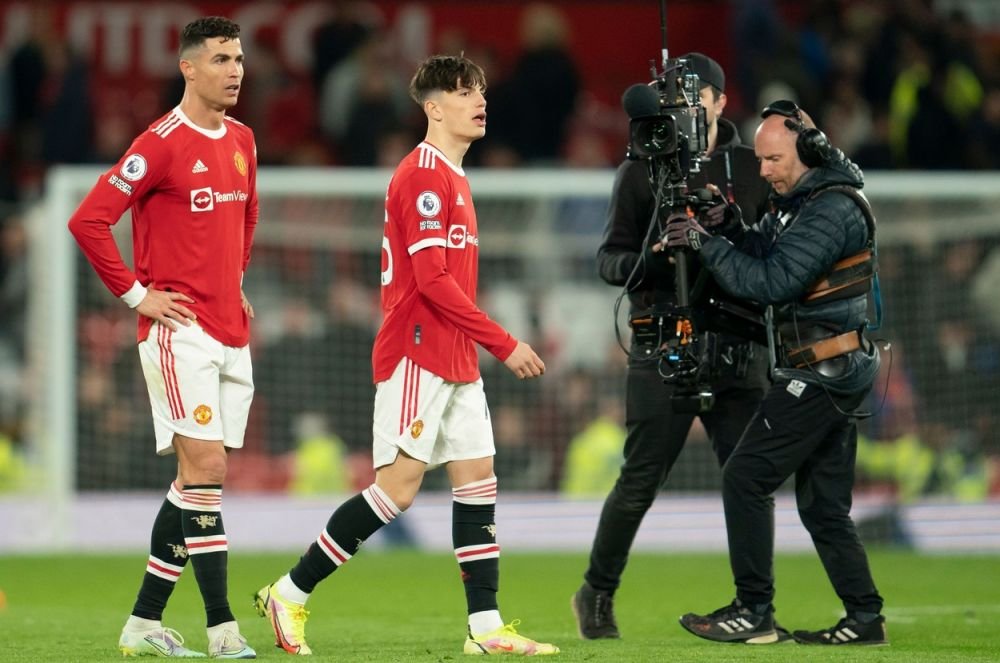 Momente emoționante pe Old Trafford! A debutat la 17 ani la United, iar familia lui a izbucnit în lacrimi, în tribune_6