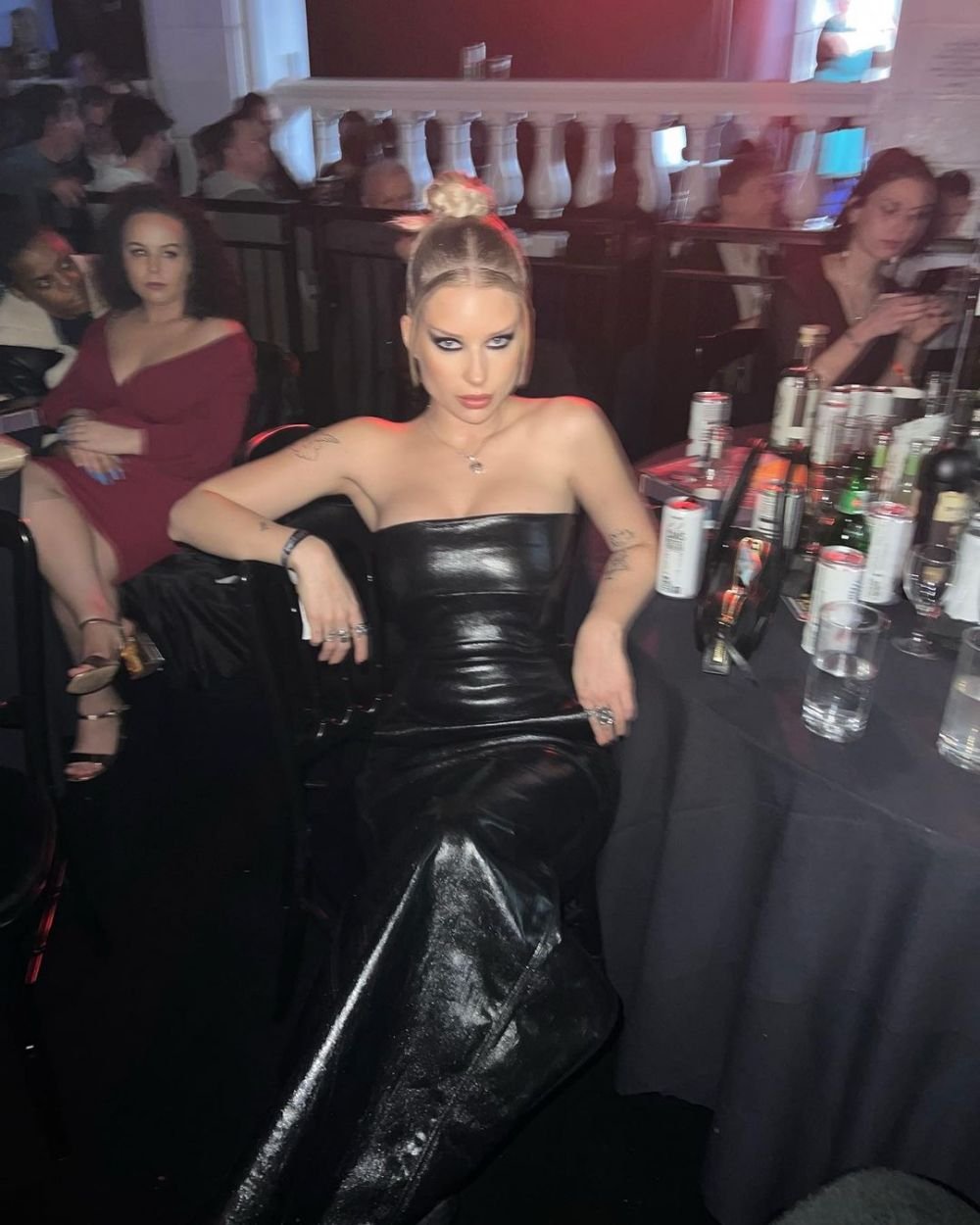 Sora cea mică a unuia dintre cele mai tari modele din lume face senzație cu fotografiile indecente pe care le vinde! Câștigă peste 100.000 de dolari pe lună _20