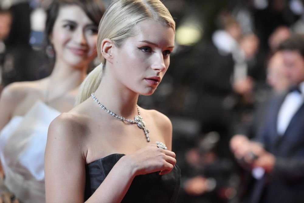 Sora cea mică a unuia dintre cele mai tari modele din lume face senzație cu fotografiile indecente pe care le vinde! Câștigă peste 100.000 de dolari pe lună _21