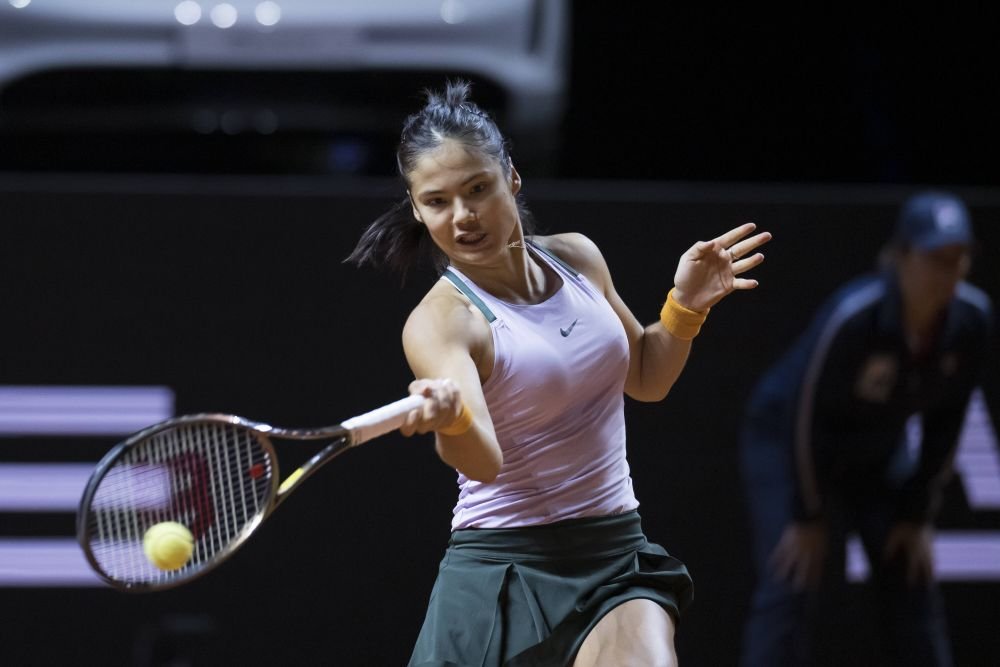 Emma Răducanu, debut spulberător la Madrid: a învins-o pe Tereza Martincova cu 6-0 în setul final _2
