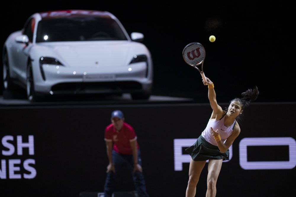 Emma Răducanu, debut spulberător la Madrid: a învins-o pe Tereza Martincova cu 6-0 în setul final _6