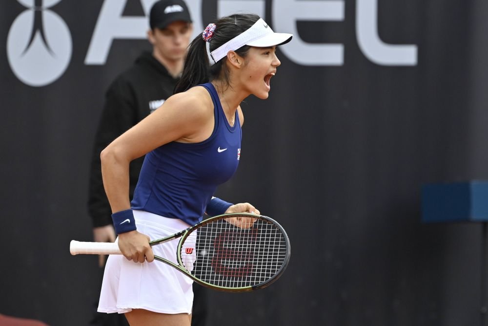 Emma Răducanu, debut spulberător la Madrid: a învins-o pe Tereza Martincova cu 6-0 în setul final _8