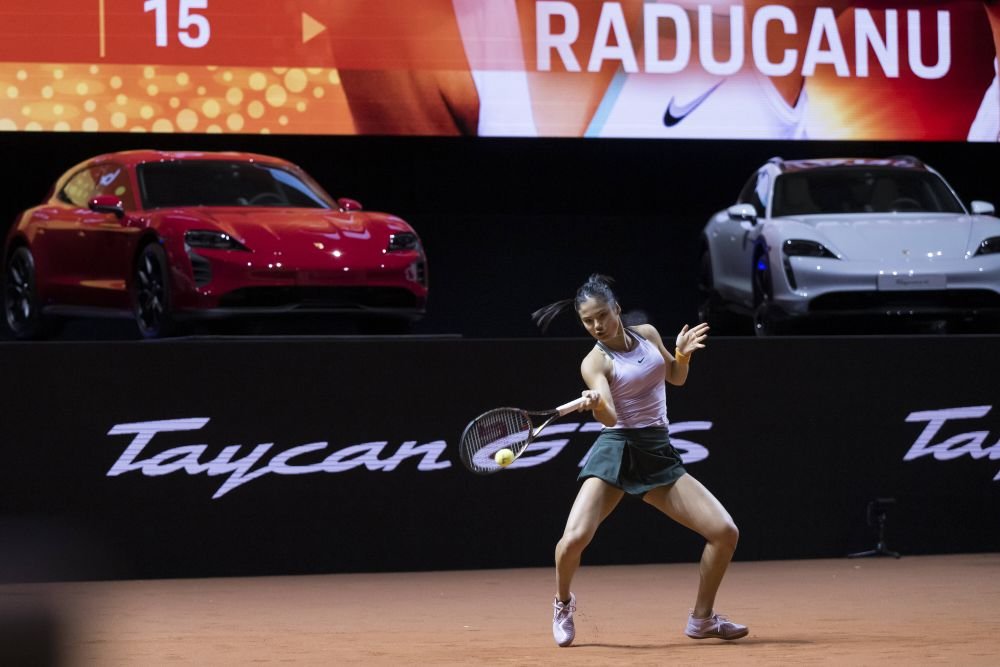 Emma Răducanu, debut spulberător la Madrid: a învins-o pe Tereza Martincova cu 6-0 în setul final _11