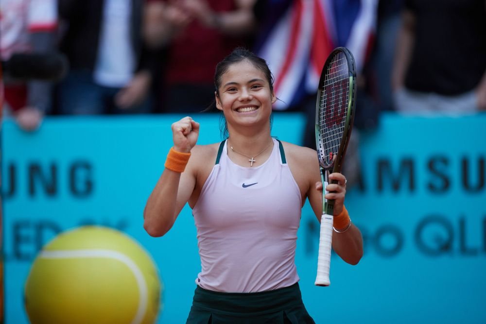 Emma Răducanu, debut spulberător la Madrid: a învins-o pe Tereza Martincova cu 6-0 în setul final _17