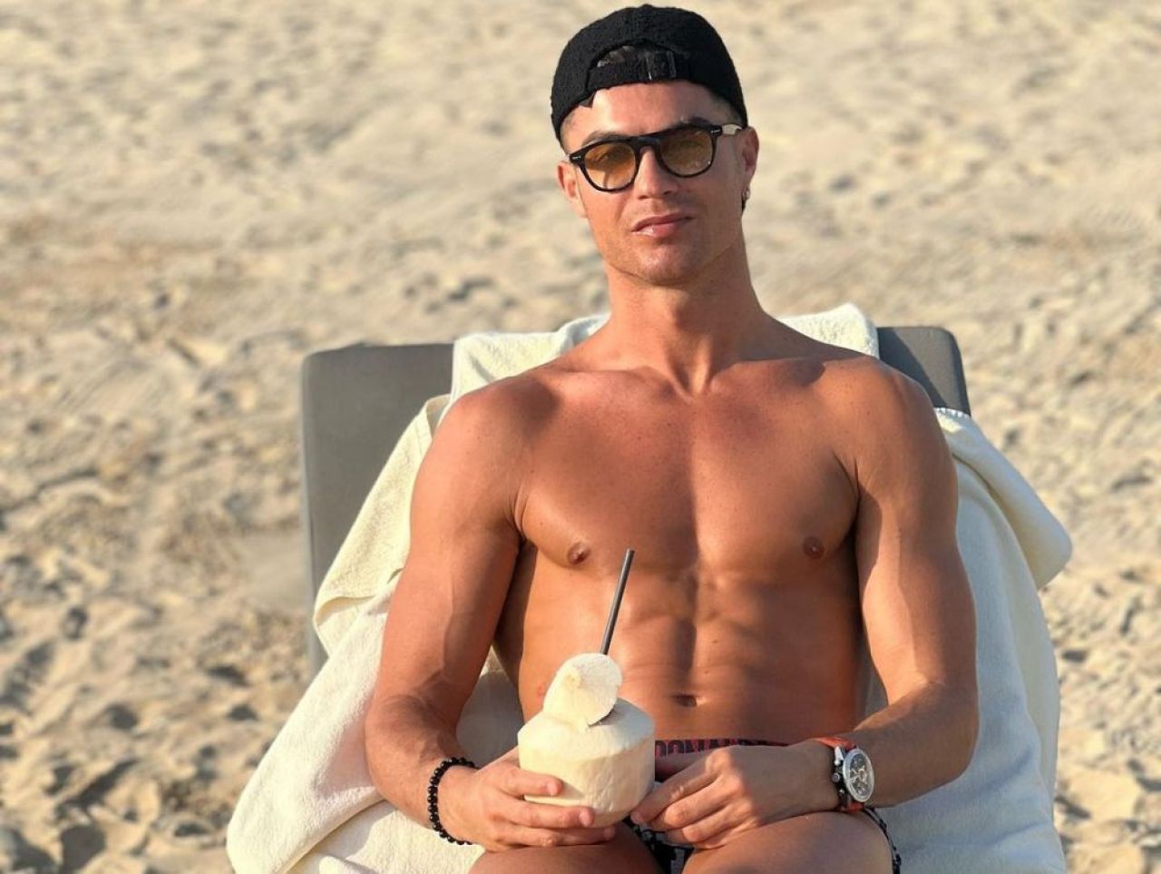 Cristiano Ronaldo le-a prezentat fanilor noul membru al familiei! Postarea a strâns peste 7 milioane de aprecieri în 2 ore _13