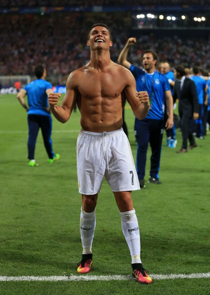 Cristiano Ronaldo le-a prezentat fanilor noul membru al familiei! Postarea a strâns peste 7 milioane de aprecieri în 2 ore _17