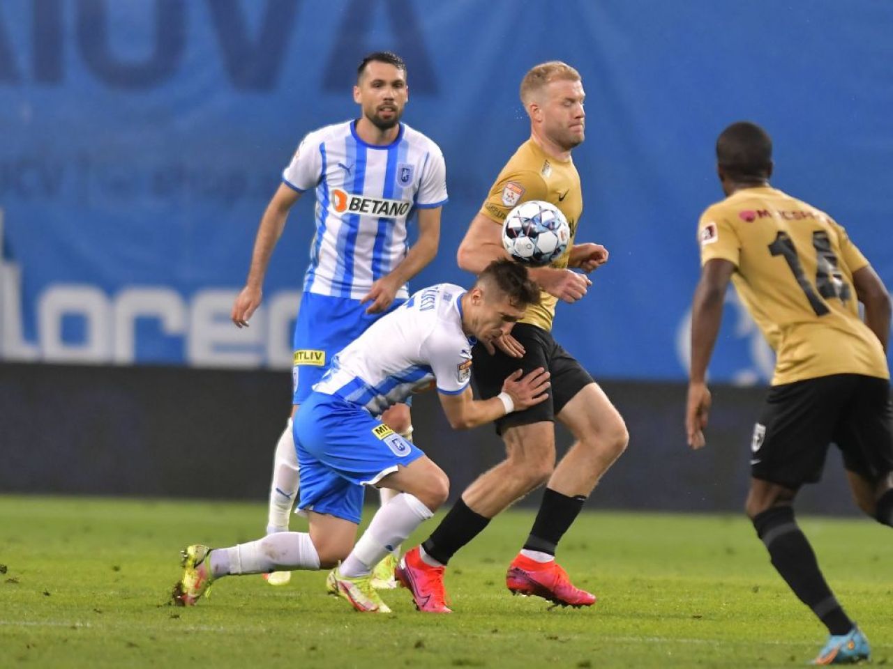 „Mulțumiri jucătorilor pentru acest meci!” Reghecampf, mulțumit după victoria la limită cu FC Voluntari: „Probabil unii oameni nu-s mulțumiți!” _15