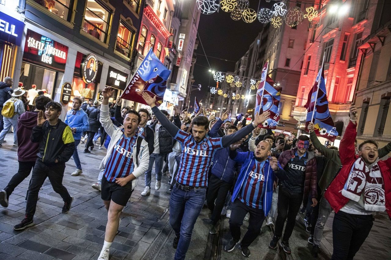 Trabzonspor a devenit campioana Turciei pentru prima data in 38 de ani_12