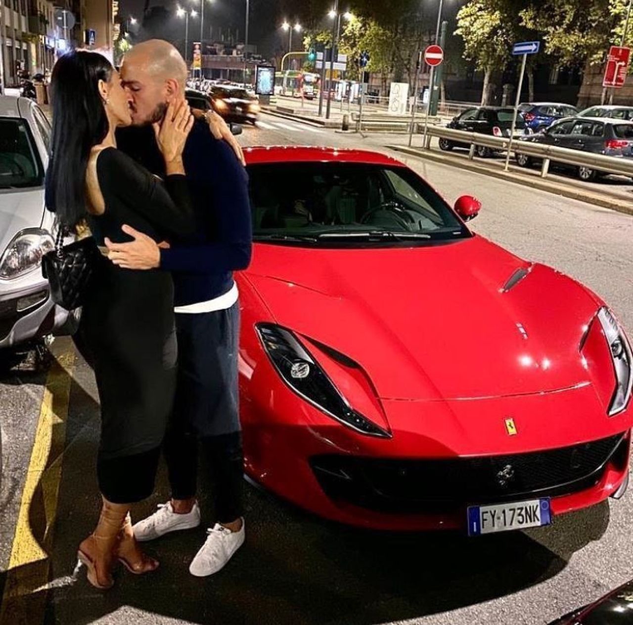 Ea este una dintre cele mai frumoase femei din România și a cucerit Italia! Cum poate să arate cea care s-a iubit cu sportivi italieni importanți _50