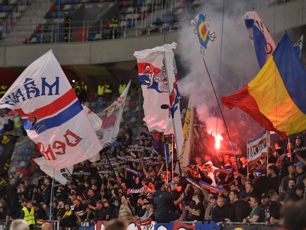 Au detonat bomba! Ultrașii Stelei, coregrafie și show pirotehnic la meciul cu Universitatea Cluj_12