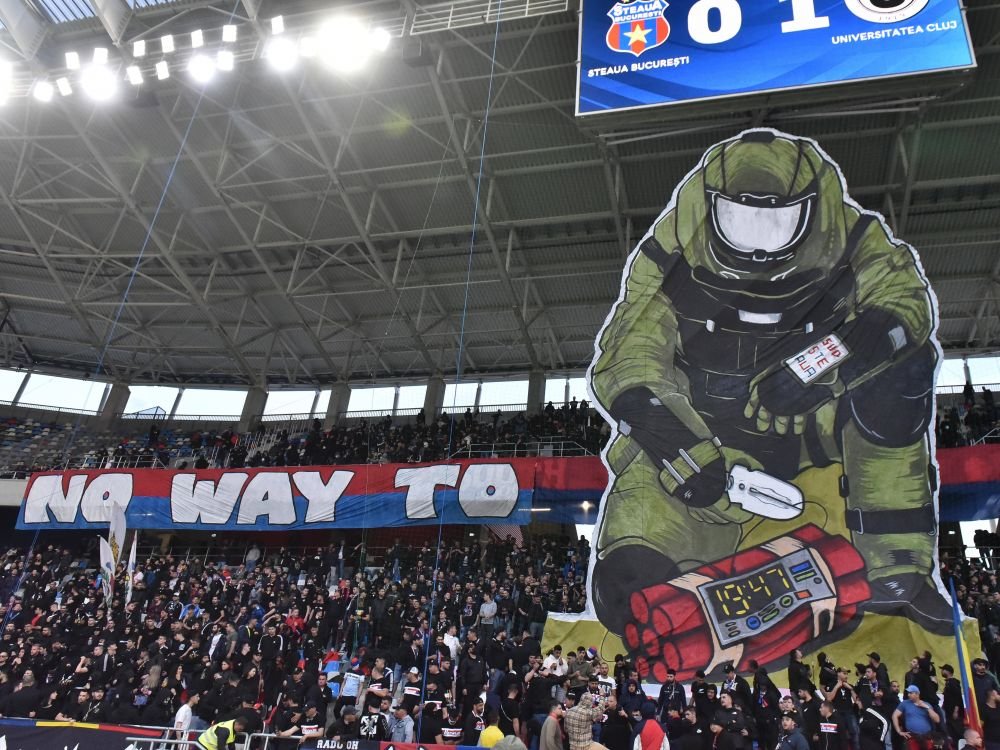 Au detonat bomba! Ultrașii Stelei, coregrafie și show pirotehnic la meciul cu Universitatea Cluj_17