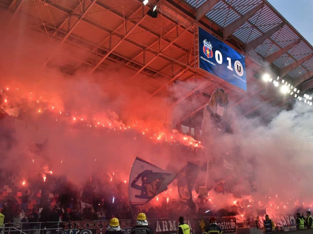 Au detonat bomba! Ultrașii Stelei, coregrafie și show pirotehnic la meciul cu Universitatea Cluj_19