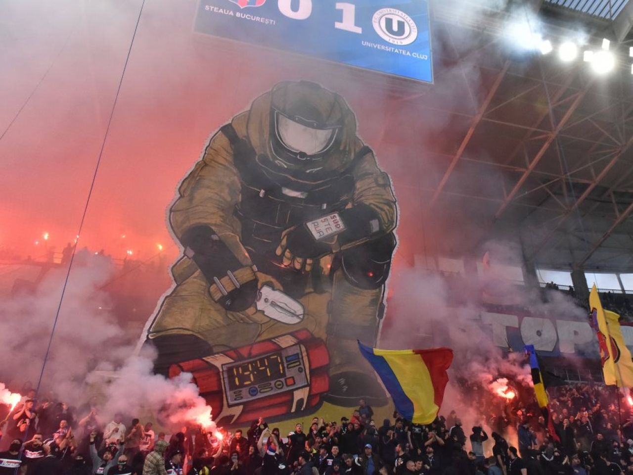 Au detonat bomba! Ultrașii Stelei, coregrafie și show pirotehnic la meciul cu Universitatea Cluj_21