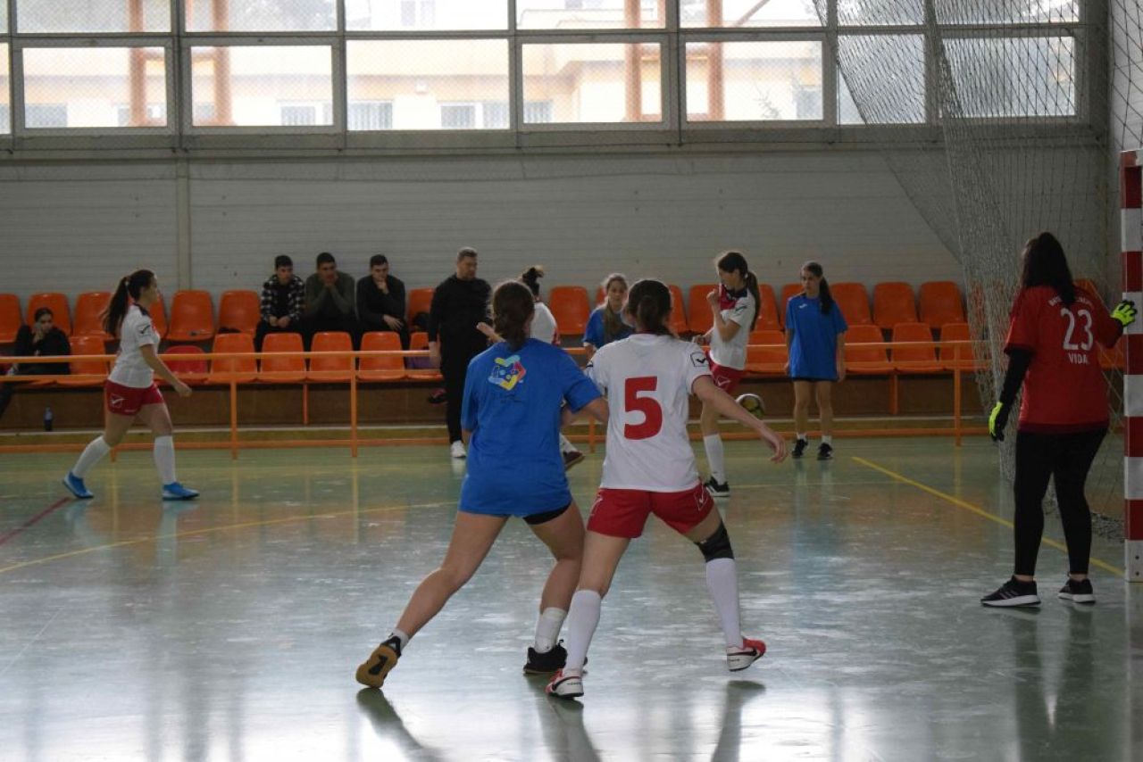 REPORTAJ | Dificultatea, obstacolul și lupta din periferia fotbalului feminin. Povestea sportivului care antrenează de la vârsta de 14 ani_7