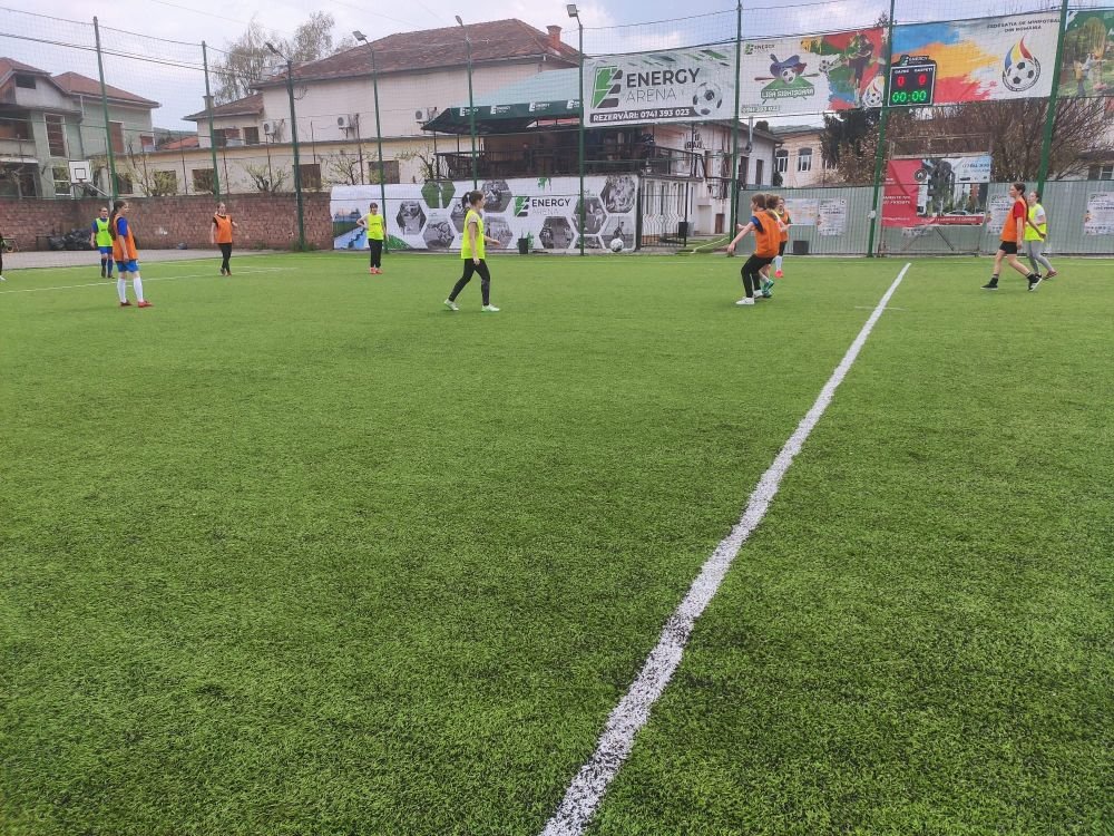 REPORTAJ | Dificultatea, obstacolul și lupta din periferia fotbalului feminin. Povestea sportivului care antrenează de la vârsta de 14 ani_9