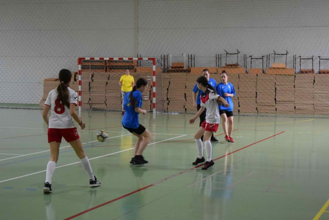 REPORTAJ | Dificultatea, obstacolul și lupta din periferia fotbalului feminin. Povestea sportivului care antrenează de la vârsta de 14 ani_11