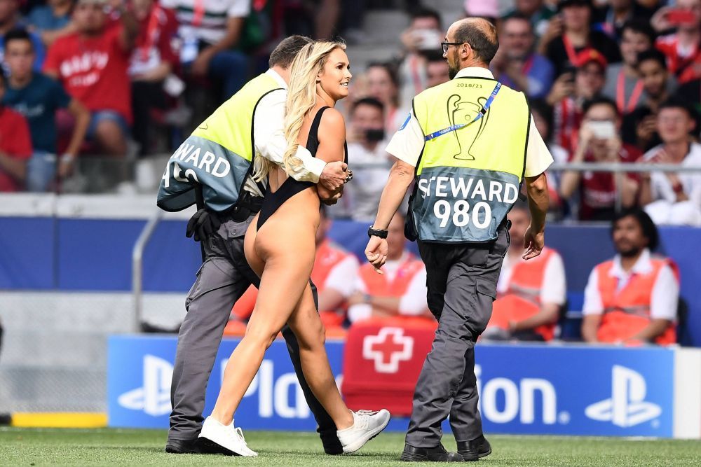 Kinsey Wolanski știe și cu fotbalul! Clipul cu care și-a înnebunit urmăritorii la trei ani după ce a pătruns aproape dezbrăcată pe teren la finala Champions League _31