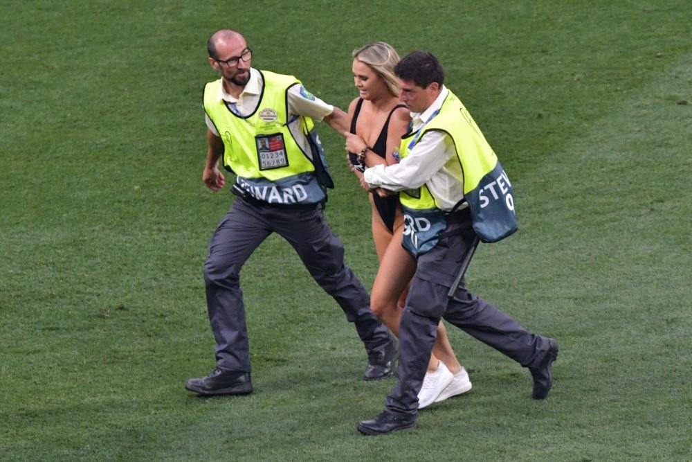 Kinsey Wolanski știe și cu fotbalul! Clipul cu care și-a înnebunit urmăritorii la trei ani după ce a pătruns aproape dezbrăcată pe teren la finala Champions League _63