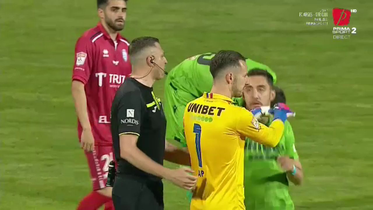 Pierdere importantă la Dinamo pentru baraj! A văzut cartonaș roșu după ultimul fluier_7