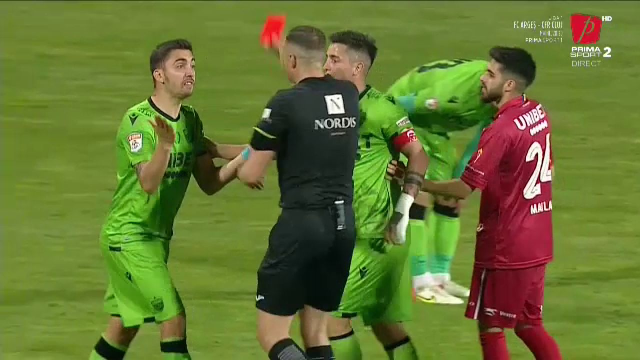 Pierdere importantă la Dinamo pentru baraj! A văzut cartonaș roșu după ultimul fluier_10