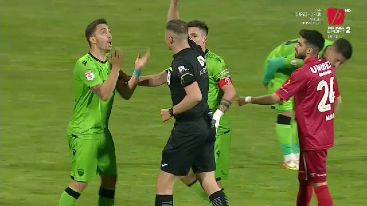 Pierdere importantă la Dinamo pentru baraj! A văzut cartonaș roșu după ultimul fluier_11