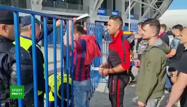 Fanii lui FCSB, controlați la sânge la puncte de acces pe stadionul „Ion Oblemenco”