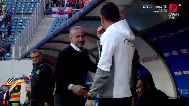 Moment amuzant în startul meciului Universitatea Craiova - FCSB! Petrea a pufnit în râs_2