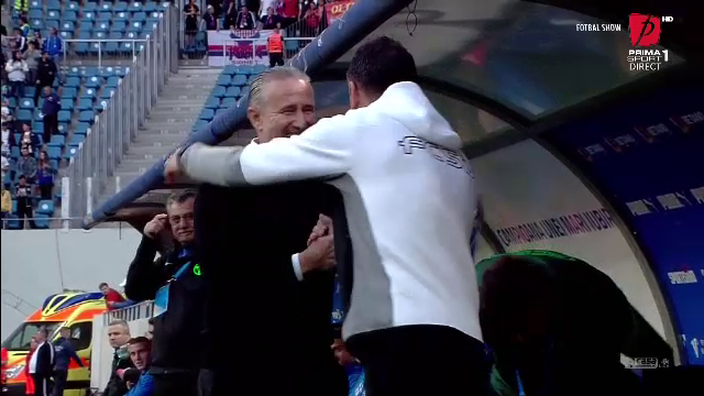 Moment amuzant în startul meciului Universitatea Craiova - FCSB! Petrea a pufnit în râs_3