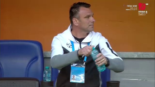 Moment amuzant în startul meciului Universitatea Craiova - FCSB! Petrea a pufnit în râs_8