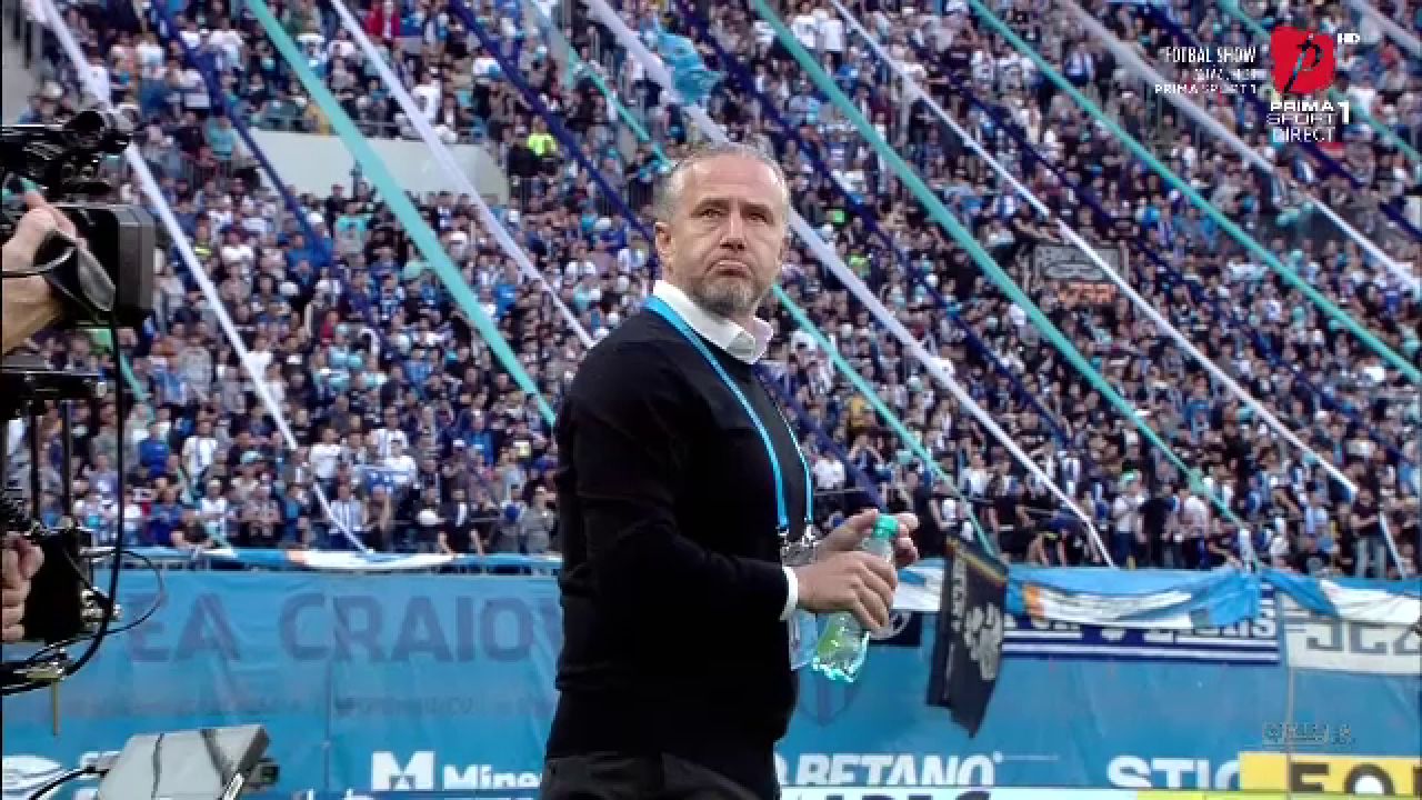 Moment amuzant în startul meciului Universitatea Craiova - FCSB! Petrea a pufnit în râs_9