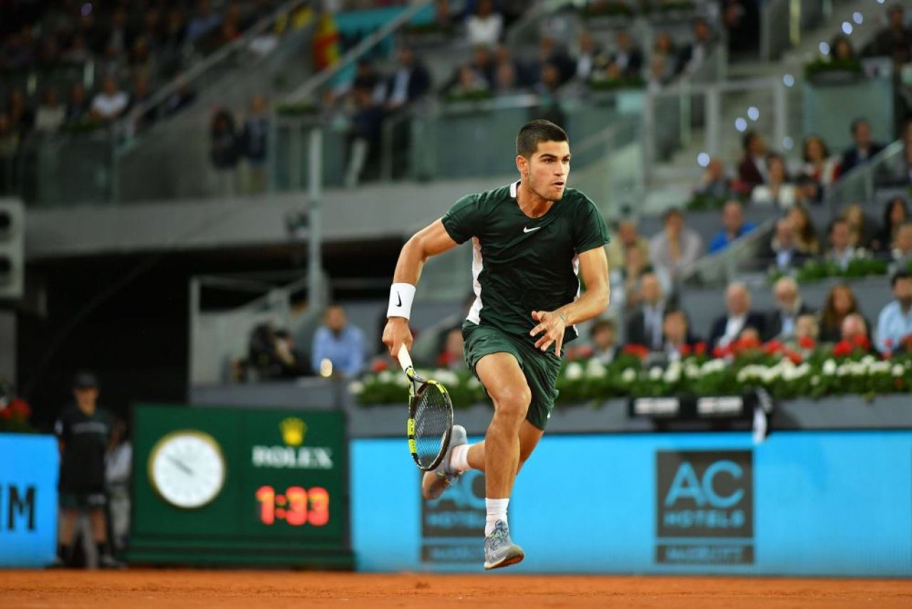Așa joacă „fulgerul Alcaraz!” Carlos Alcaraz l-a distrus pe Zverev în finala de la Madrid. A urcat 114 locuri în clasamentul ATP într-un singur an_4