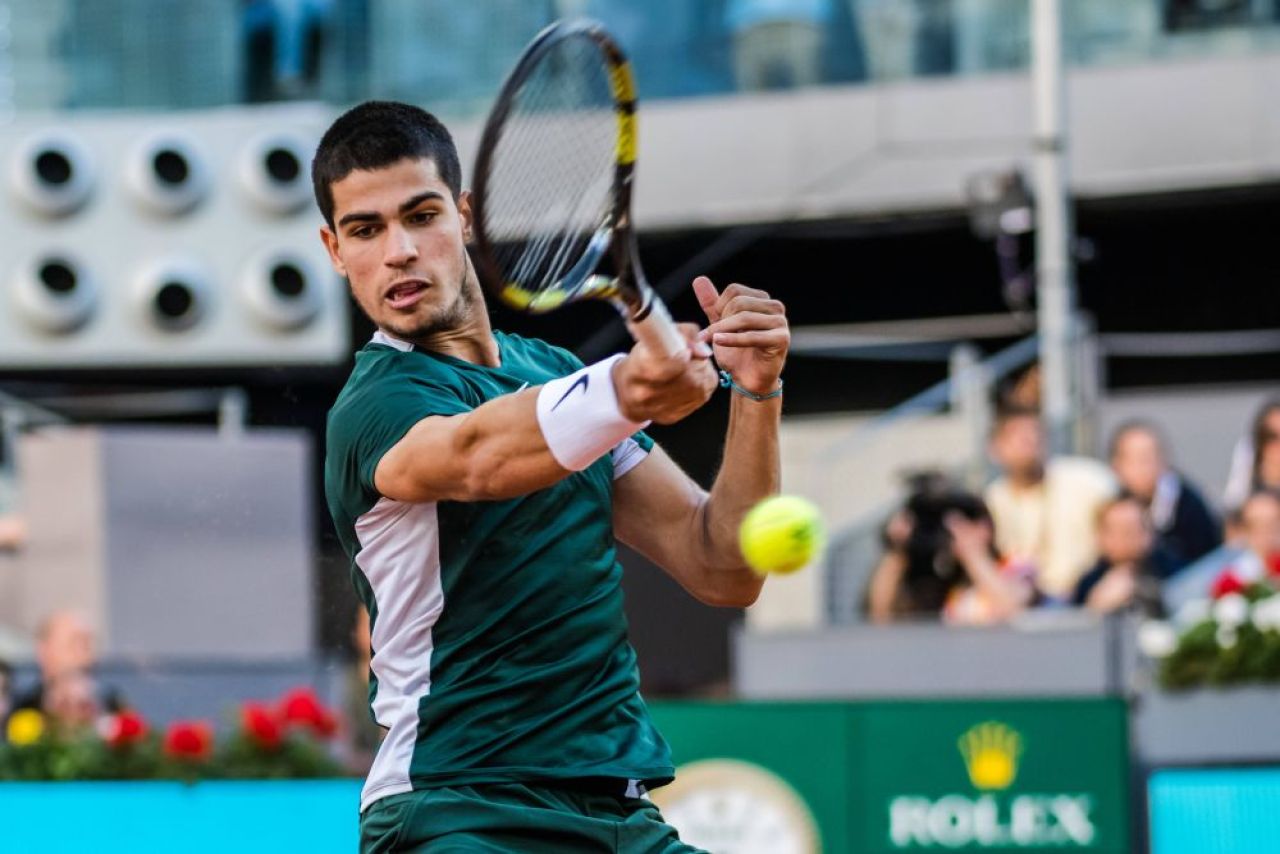 Așa joacă „fulgerul Alcaraz!” Carlos Alcaraz l-a distrus pe Zverev în finala de la Madrid. A urcat 114 locuri în clasamentul ATP într-un singur an_8