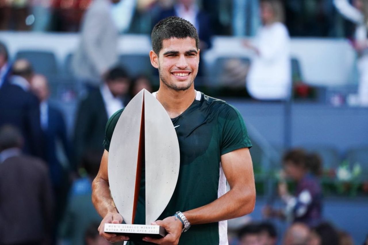 Așa joacă „fulgerul Alcaraz!” Carlos Alcaraz l-a distrus pe Zverev în finala de la Madrid. A urcat 114 locuri în clasamentul ATP într-un singur an_11
