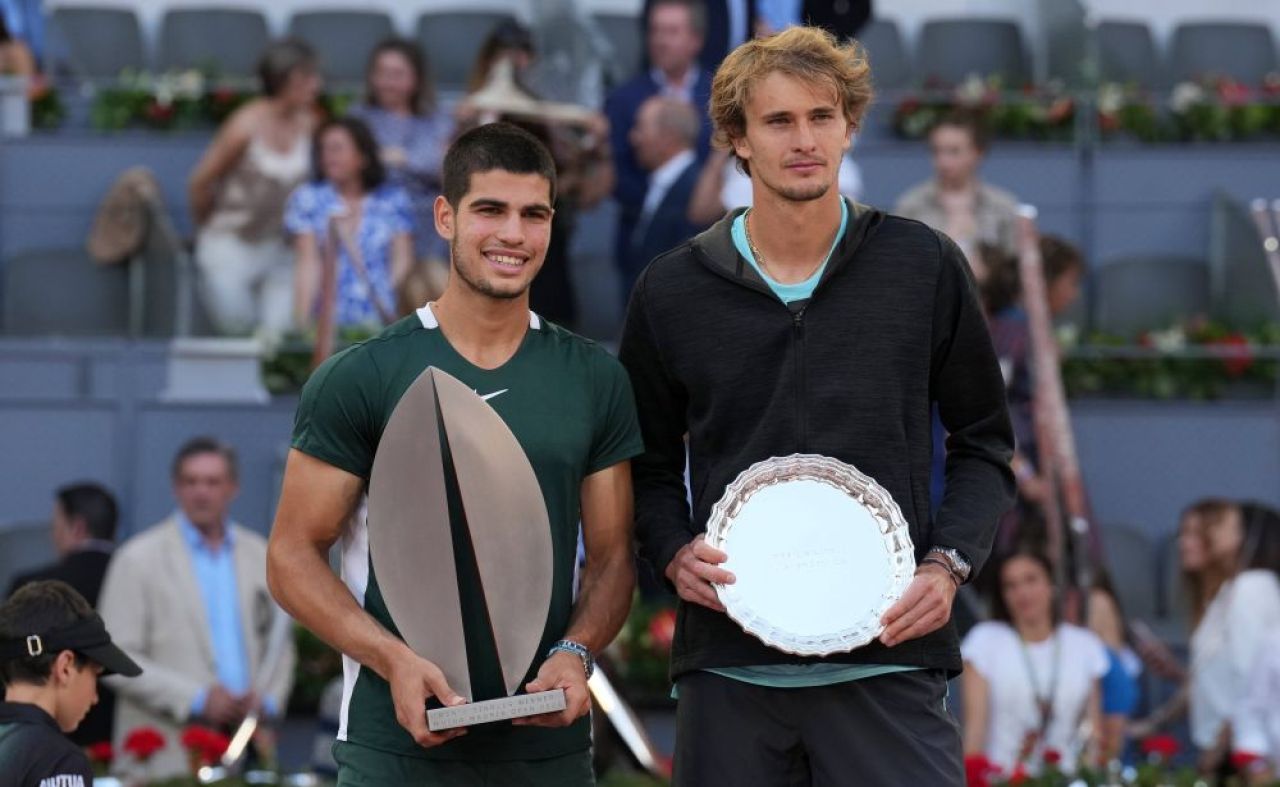 Așa joacă „fulgerul Alcaraz!” Carlos Alcaraz l-a distrus pe Zverev în finala de la Madrid. A urcat 114 locuri în clasamentul ATP într-un singur an_13