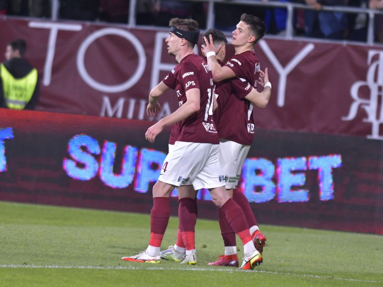 'Micul fenomen' de la Rapid, peste 'perla' de la FCSB: „E mai bun decât Tavi Popescu la această oră! Inclusiv la educație!”_3