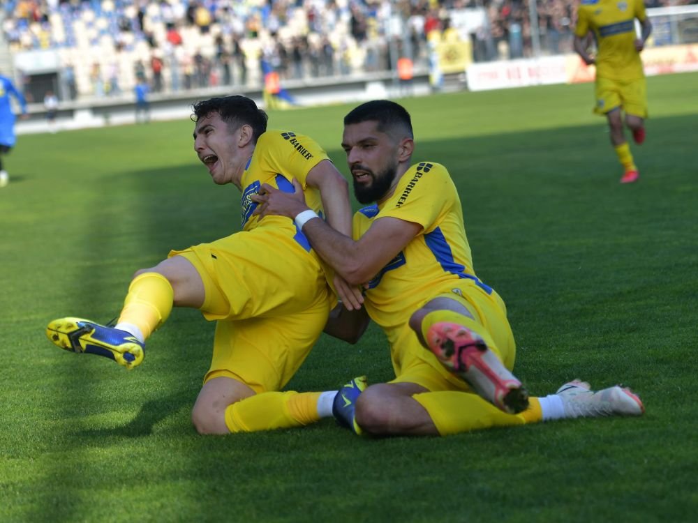 Back in business! Așa se sărbătorește promovarea la Ploiești! Petrolul revine în Liga 1, după șase ani și un faliment_2