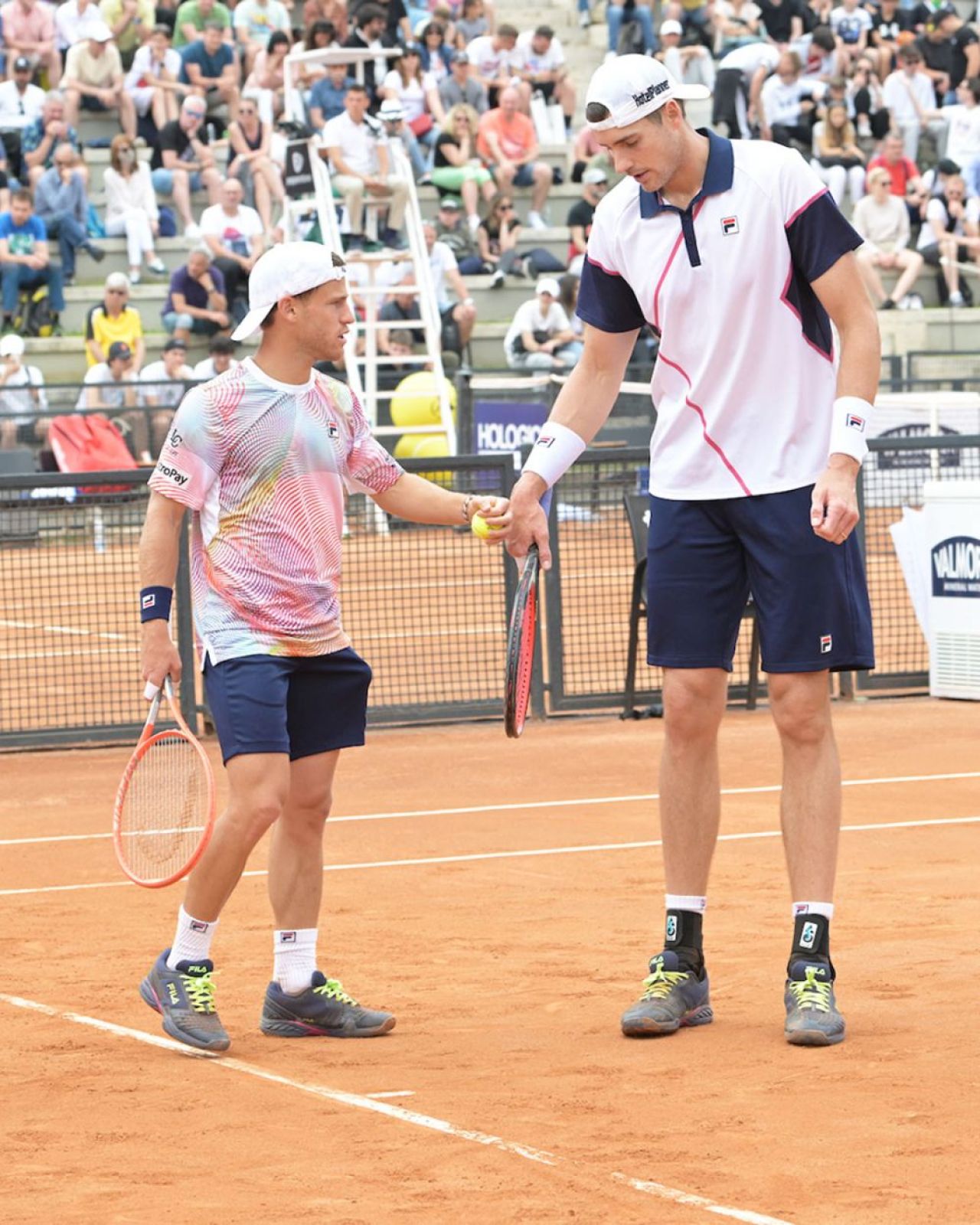 „David și Goliat”, dar în aceeași echipă: Diego Schwartzman și John Isner formează cea mai palpitantă echipă de dublu de la Roma_1