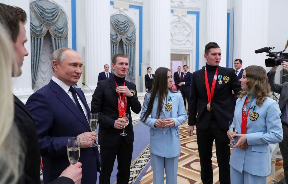 I-a 'dezgustat' pe fani cu gesturile sale, iar acum a comis-o din nou! Ce a făcut campioana olimpică din Rusia de 'Ziua Victoriei'_45