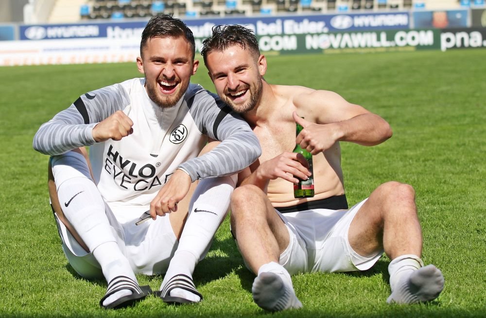 Era 1-1, scor la care gazdele se salvau și oaspeții promovau. Ce s-a întâmplat în ultimele 12 minute: „Zi neagră pentru fotbalul german!”_3