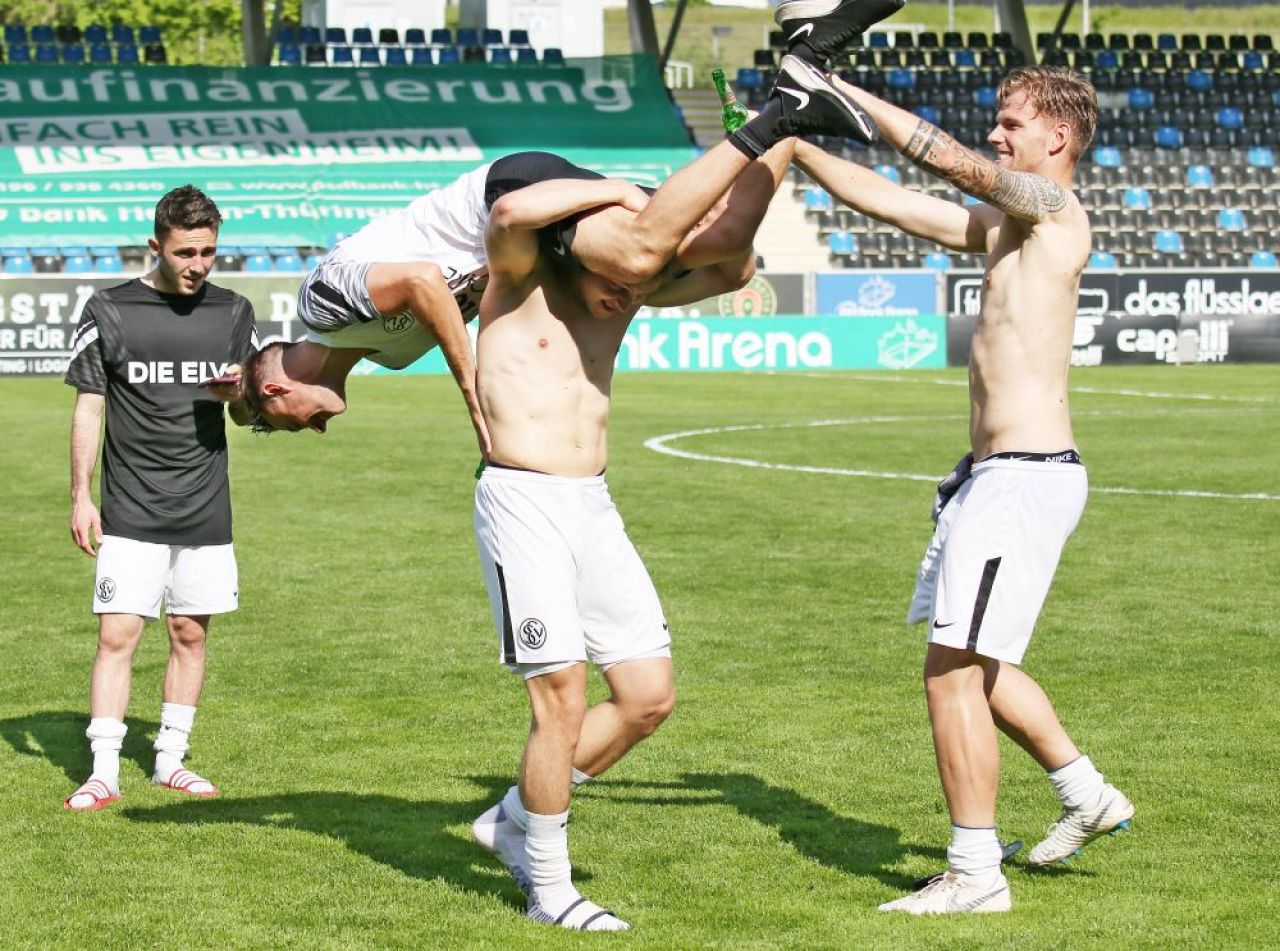 Era 1-1, scor la care gazdele se salvau și oaspeții promovau. Ce s-a întâmplat în ultimele 12 minute: „Zi neagră pentru fotbalul german!”_6