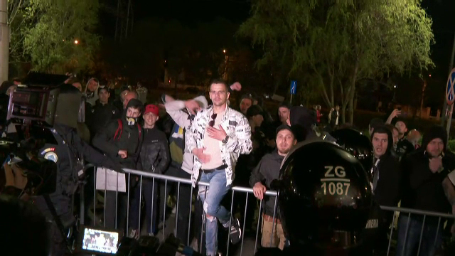 Fanii lui U Cluj și-au ieșit din minți! Ely Fernandes, atacat de suporteri: 