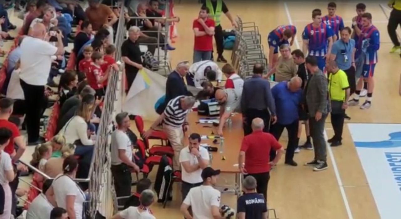 Momente de panică la partida de handbal Dinamo - Steaua. Arbitrului Radu Iliescu i s-a făcut rău_2