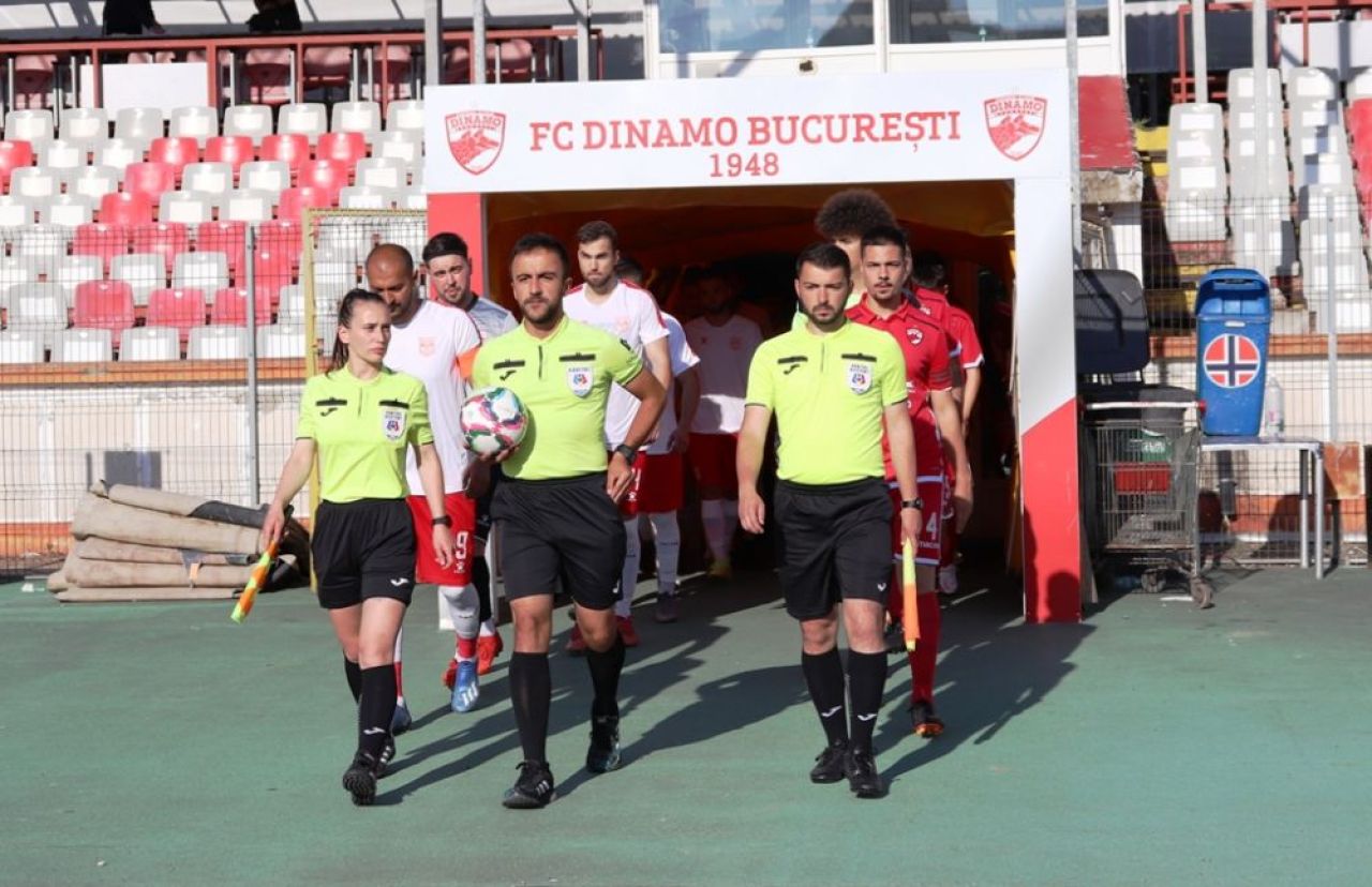 Fiul lui Anghel Iordănescu, eliminat în meciul cu rivala alb-roșie din campionat!_3