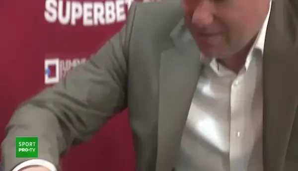 Răducioiu a făcut prima mutare la turneul de șah de la București. Biletele s-au epuizat pentru sâmbătă