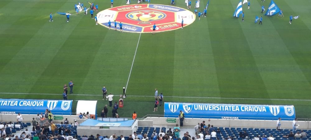 Momente speciale &icirc;nainte de Universitatea Craiova - Sepsi. 12.000 de spectatori au venit la semifinala de Cupa Rom&acirc;niei. Gabi Boldici a dat lovitura de start&nbsp;