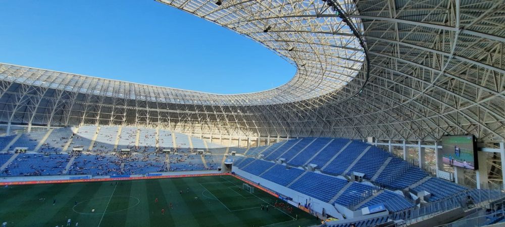Momente speciale înainte de Universitatea Craiova - Sepsi. 12.000 de spectatori au venit la semifinala de Cupa României. Gabi Boldici a dat lovitura de start _4
