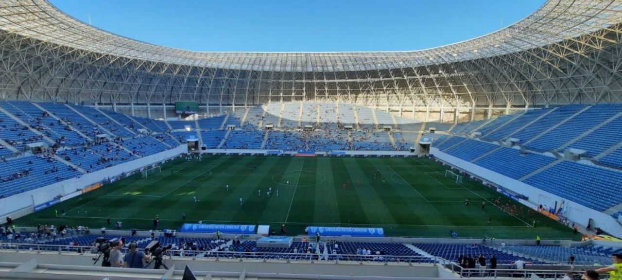 Momente speciale înainte de Universitatea Craiova - Sepsi. 12.000 de spectatori au venit la semifinala de Cupa României. Gabi Boldici a dat lovitura de start _5
