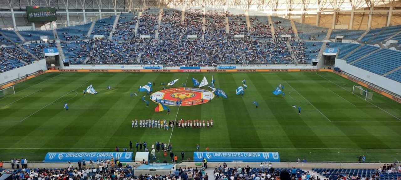 Momente speciale înainte de Universitatea Craiova - Sepsi. 12.000 de spectatori au venit la semifinala de Cupa României. Gabi Boldici a dat lovitura de start _8