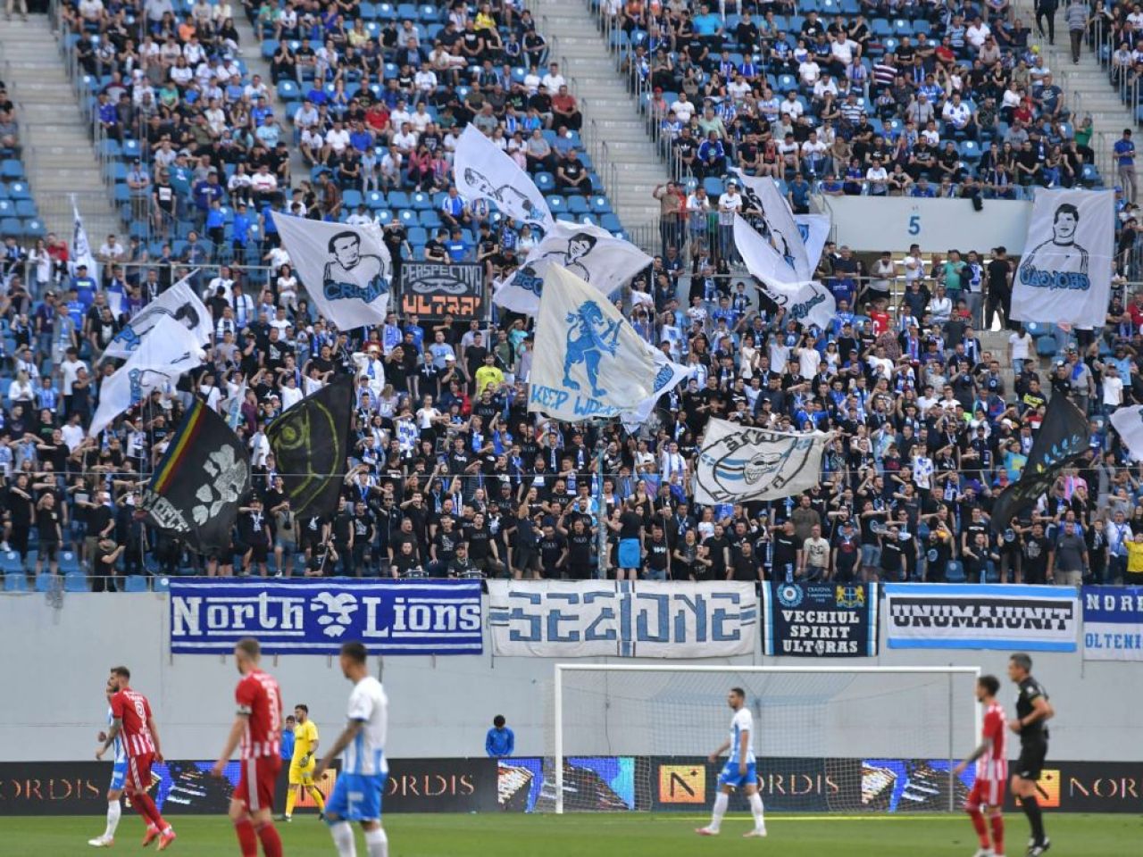 Momente speciale înainte de Universitatea Craiova - Sepsi. 12.000 de spectatori au venit la semifinala de Cupa României. Gabi Boldici a dat lovitura de start _11