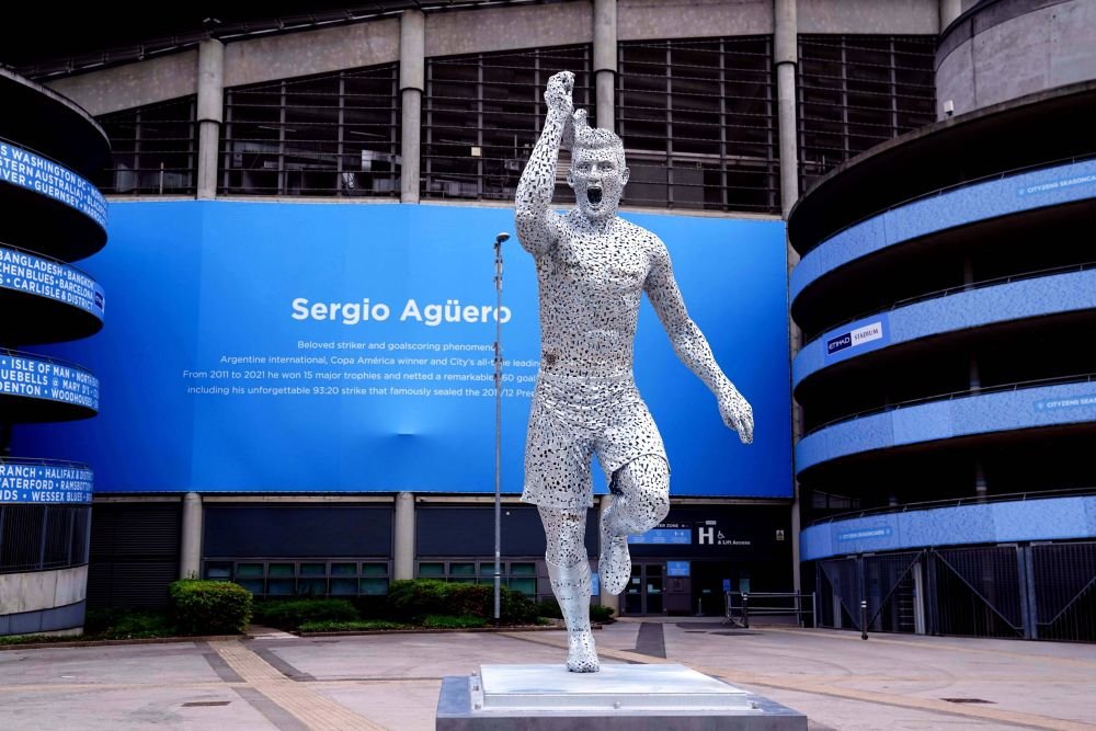 I-au făcut statuie! Manchester City l-a celebrat pe atacantul care i-a adus titlul acum zece ani după un meci fabulos